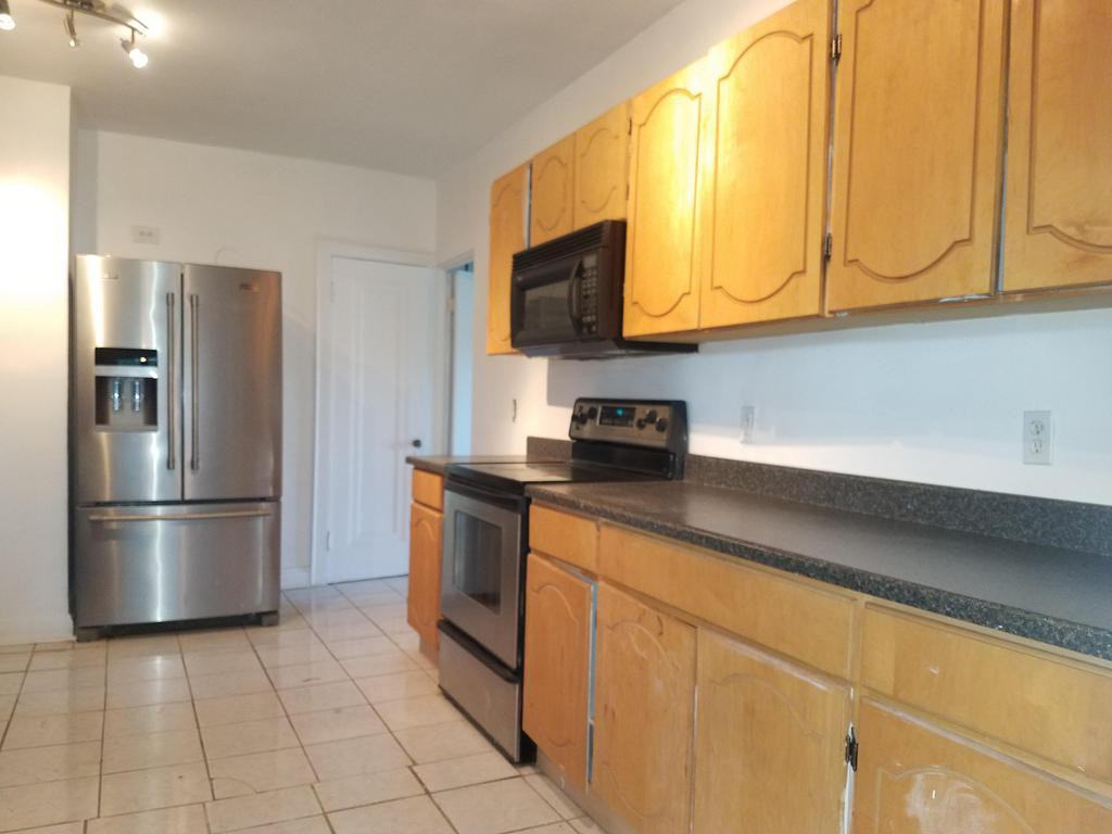 2122 E Kenmore Pl - Photo 2 of 25