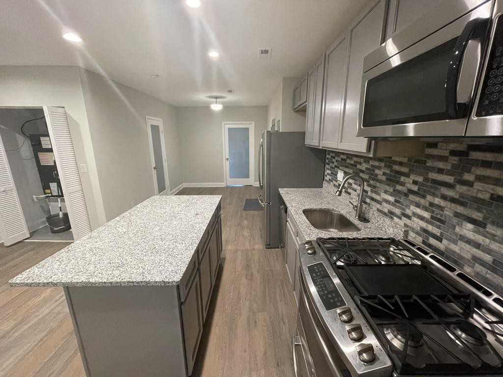 4013 7th St Ne #4 - Photo 3 of 21