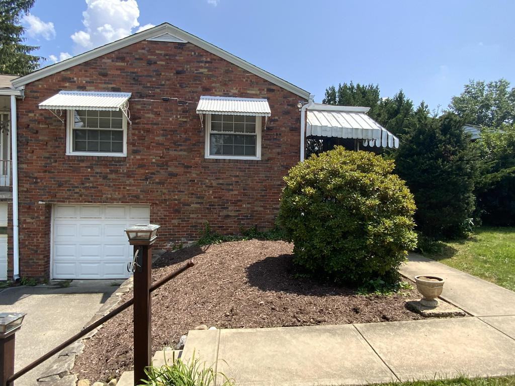 1803 Greentree Rd - Photo 2 of 28