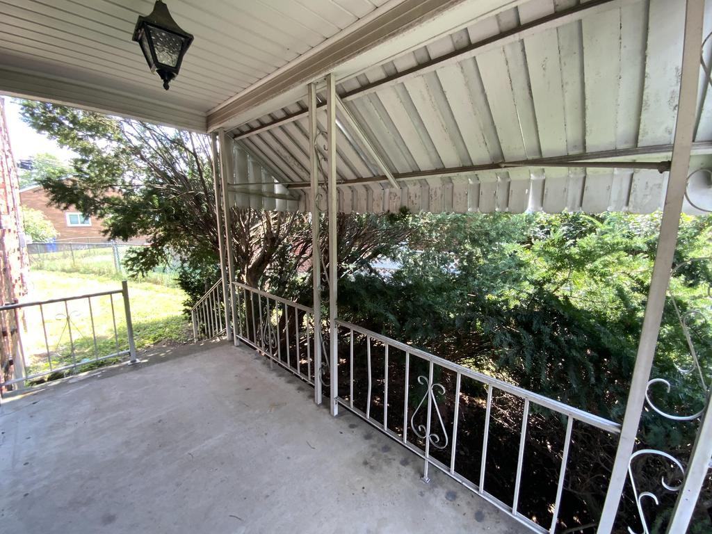 1803 Greentree Rd - Photo 3 of 28