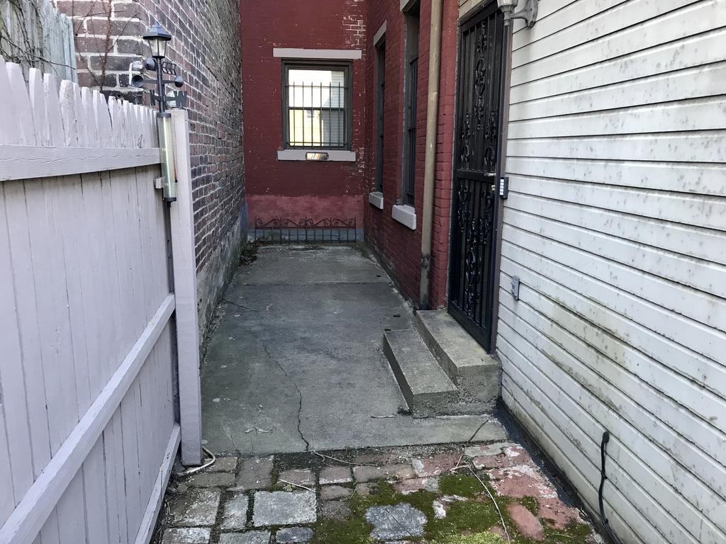 1426 Columbus Ave - Photo 3 of 17