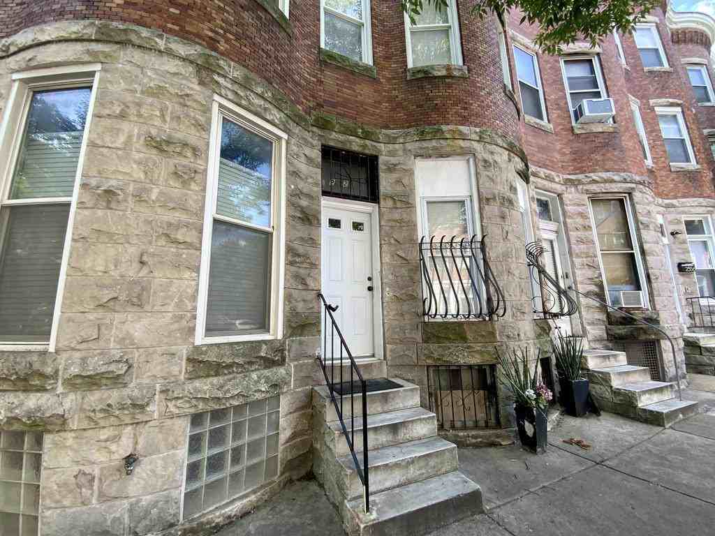 2552 Mcculloh St - Photo 2 of 27