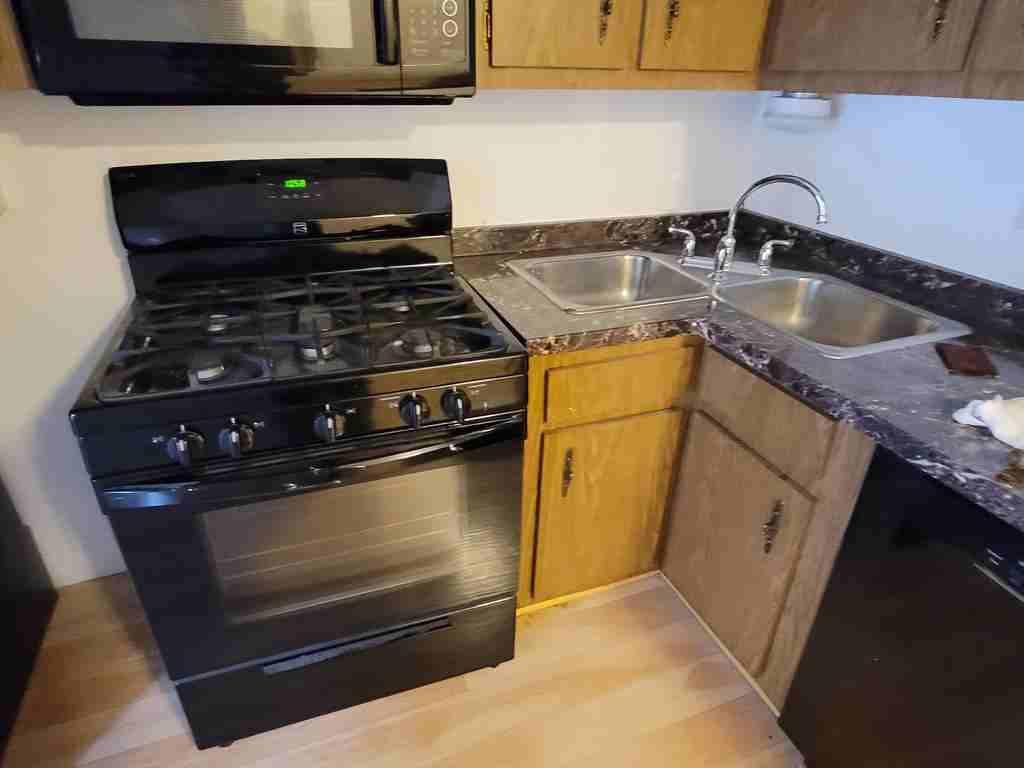 810 Portland St - Photo 3 of 16