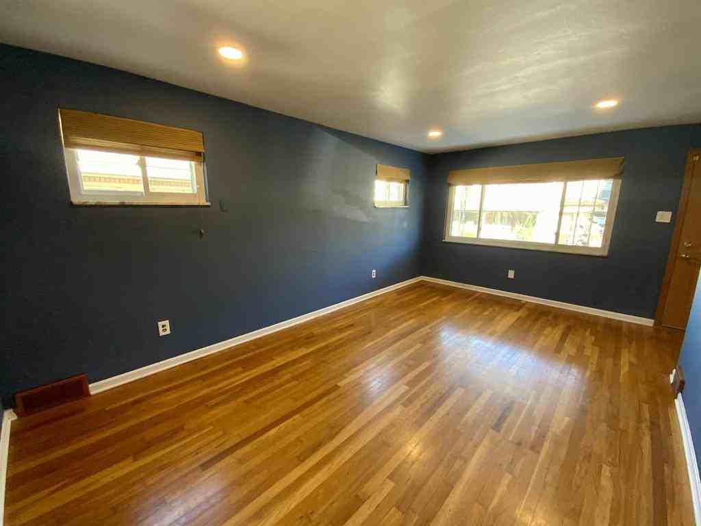 1643 Jancey St - Photo 3 of 19