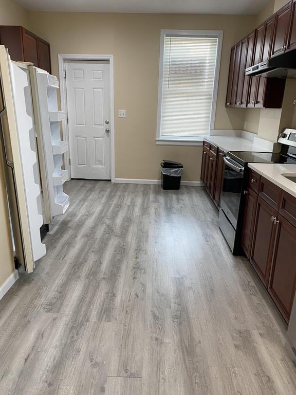 3389 Parkview Ave - Photo 3 of 10