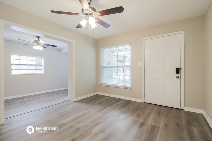 4736 Goldsboro Ct - Photo 3 of 16