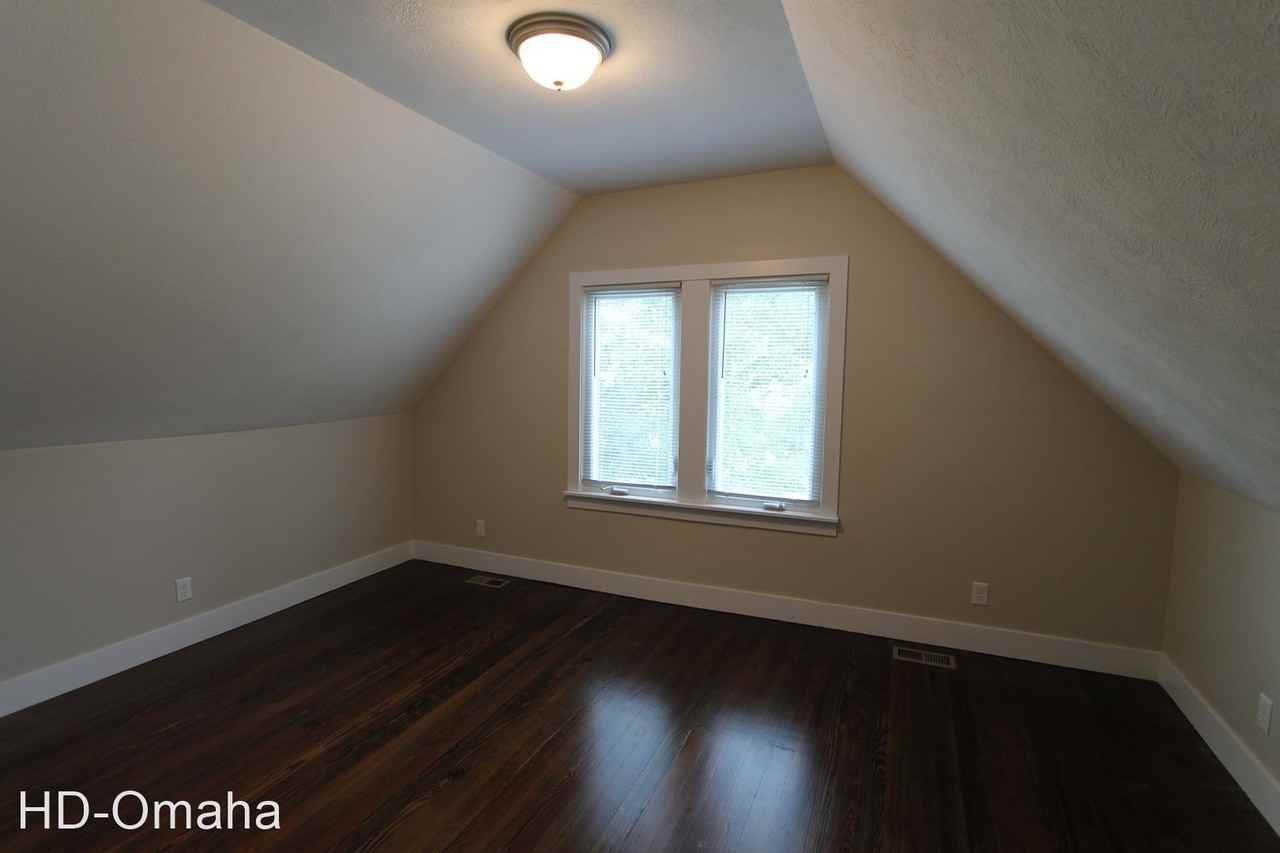 4751 S 18th St - Photo 3 of 19