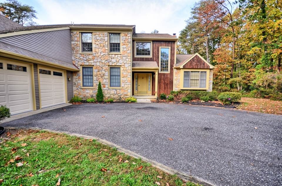 4 Quail Hollow Ct - Photo 2 of 36