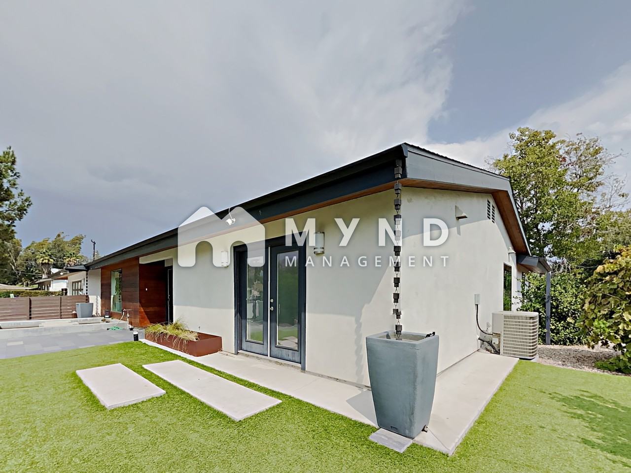 12827 Montauk St - Photo 2 of 20