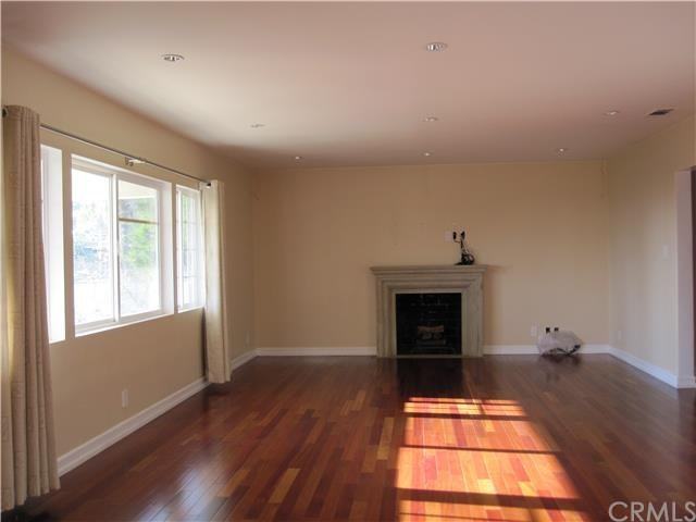 529 Meadows Dr - Photo 2 of 9