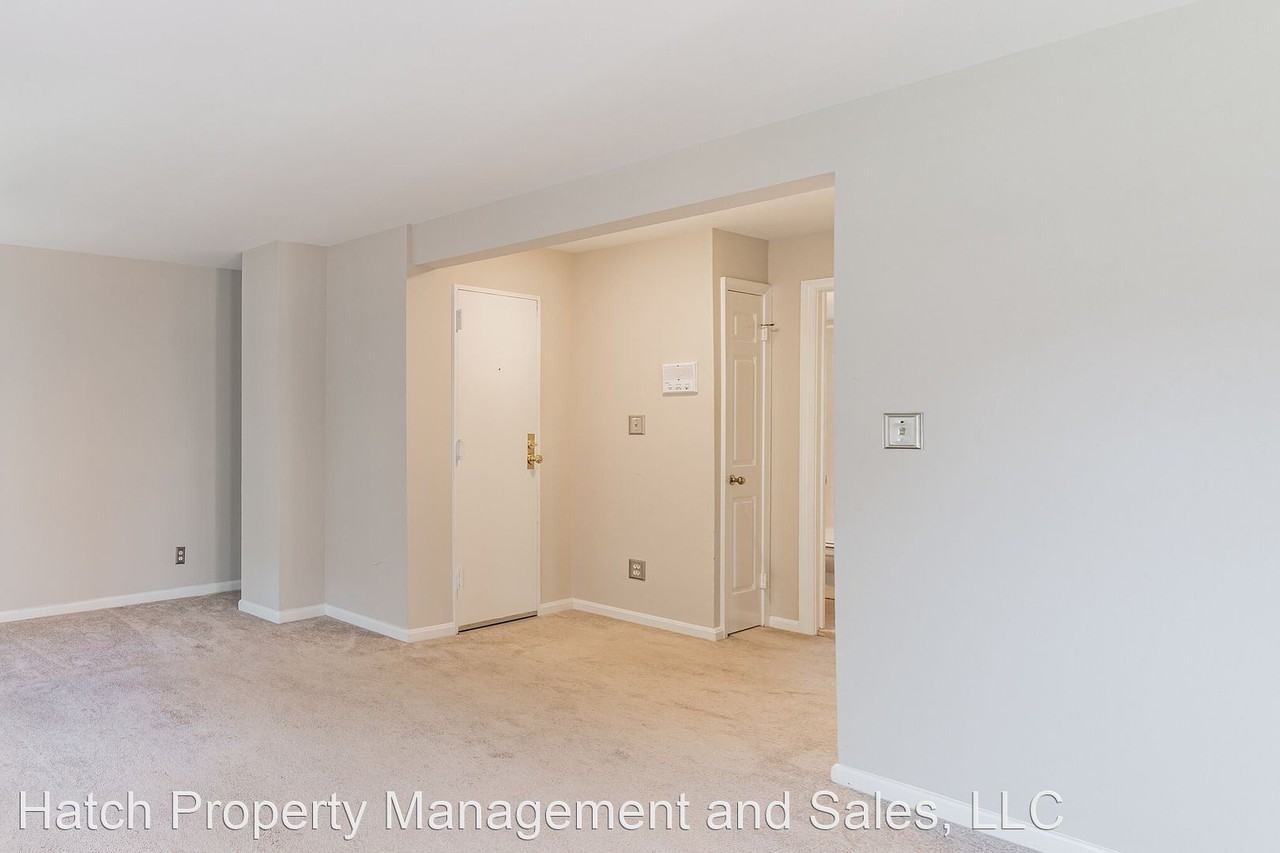 1301 E Abingdon Dr #3 - Photo 3 of 31