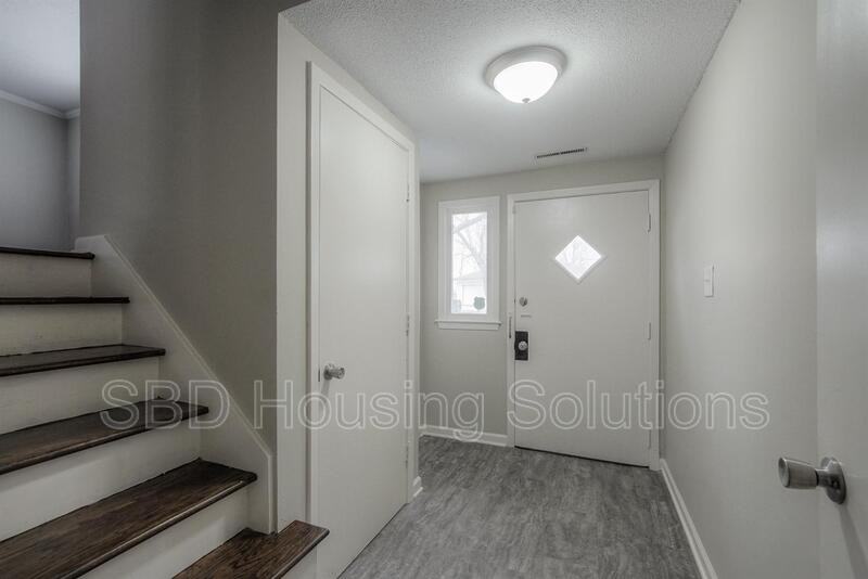 16003 E 35th St S - Photo 3 of 34