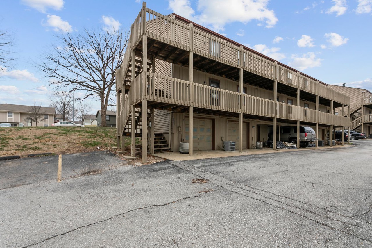 2 bed 2 bath in Pleasant Valley, MO - Photo 2 of 18