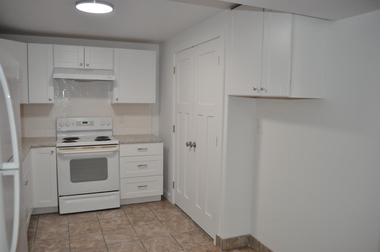 2542 W Robin Rd #B - Photo 2 of 24