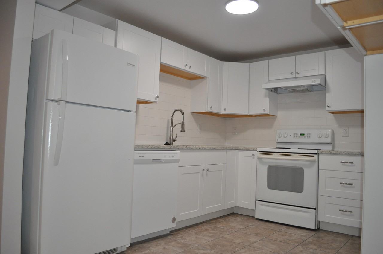 2542 W Robin Rd #B - Photo 3 of 24