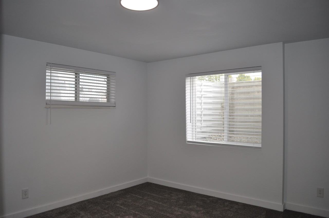 2542 W Robin Rd #B - Photo 4 of 24
