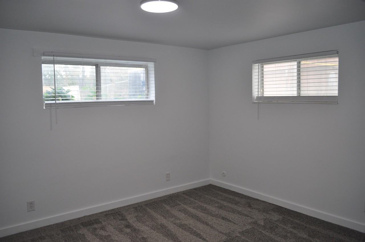 2542 W Robin Rd #B - Photo 6 of 24