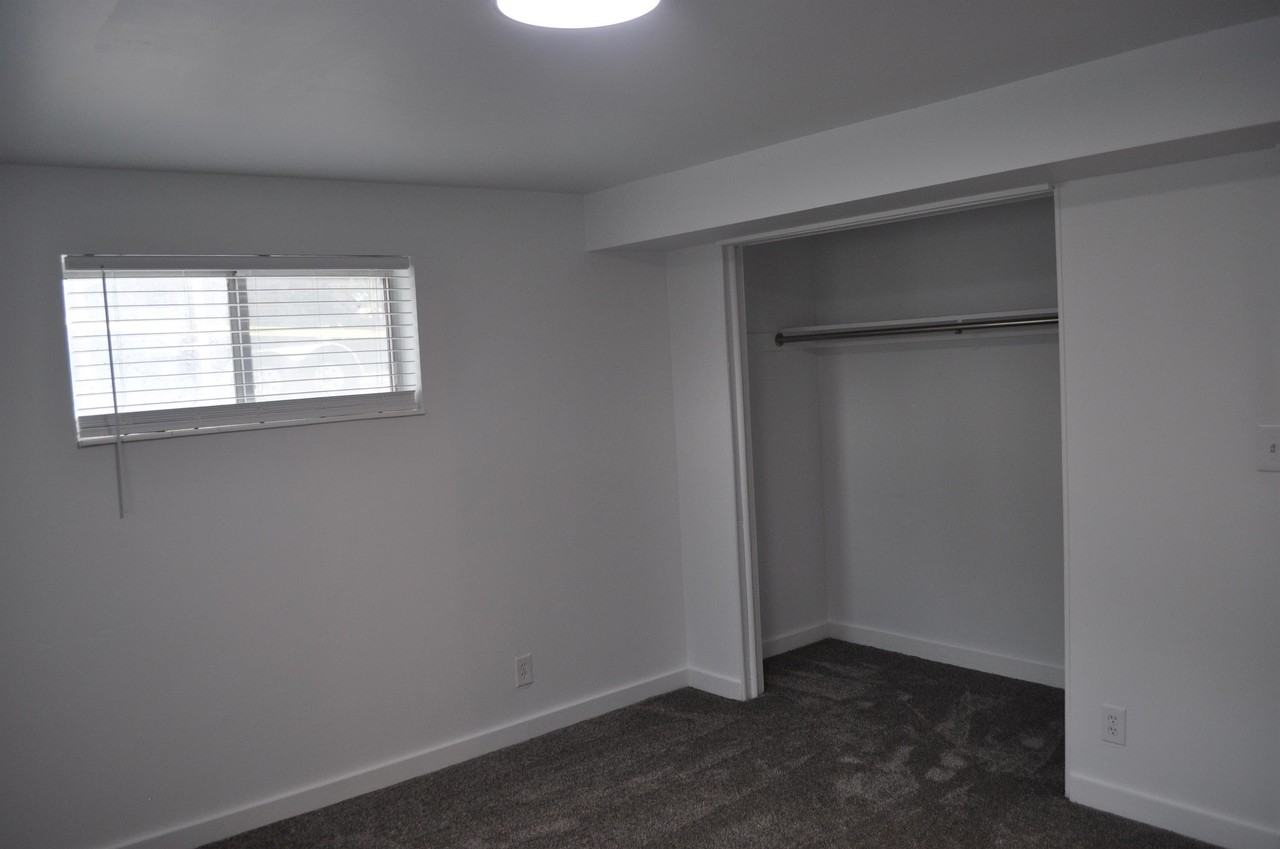2542 W Robin Rd #B - Photo 7 of 24