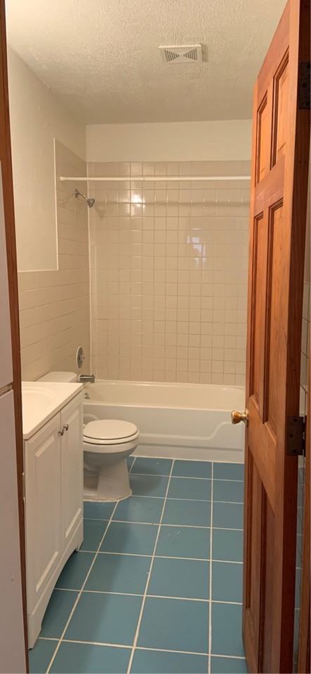 1319 Victoria Ave #4 - Photo 2 of 9