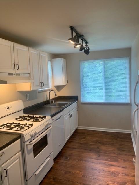 4385 Coleridge St - Photo 2 of 18