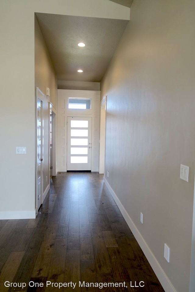 575 E Andes Dr - Photo 3 of 28