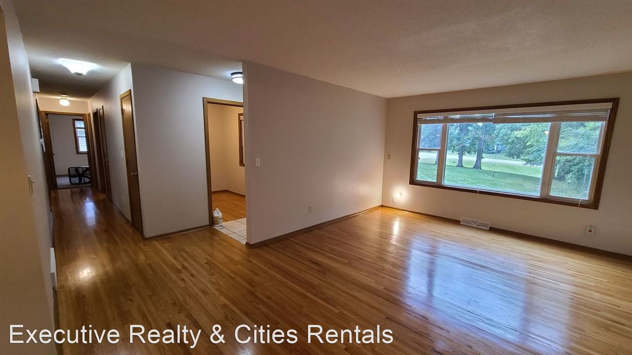 26670 Highview Ave - Photo 2 of 22
