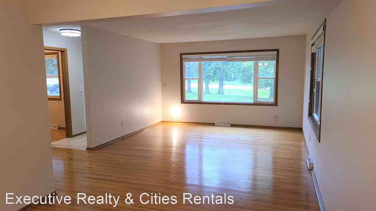 26670 Highview Ave - Photo 3 of 22