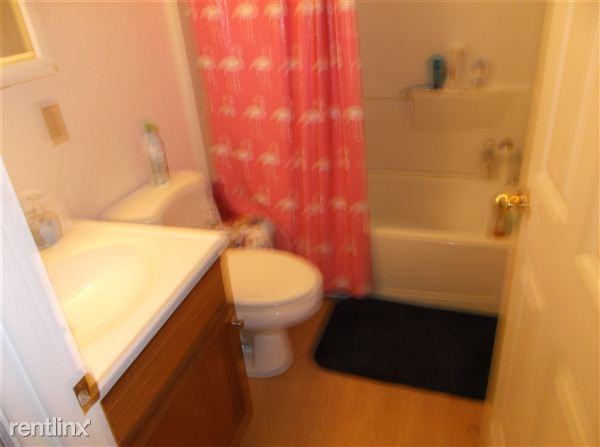 4200 (AUGUST) NIAGARA STREET CLOSE TO (PITT) (POINT PARK PLAY HOUSE) LARGE BEDROOMS - Photo 2 of 4