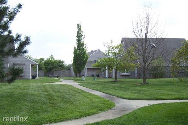 Hawthorn Place Townhomes - Photo 2 of 9