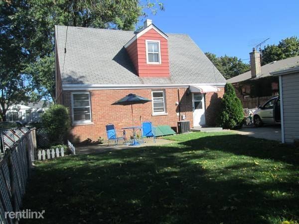 3220 Lincoln St - Photo 2 of 10