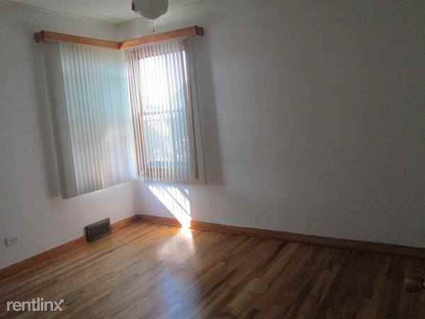 3220 Lincoln St - Photo 3 of 10