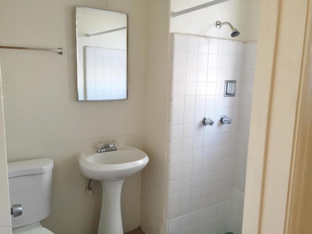 303 W Flores St - Photo 3 of 3