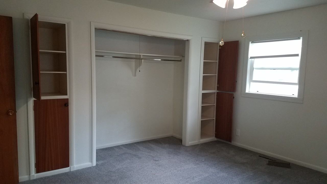 249 Pennsylvania Ave - Photo 3 of 13