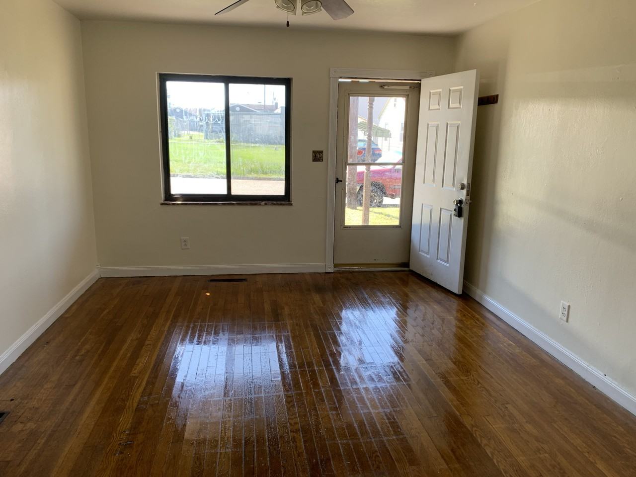 1627 16th St - Photo 2 of 15