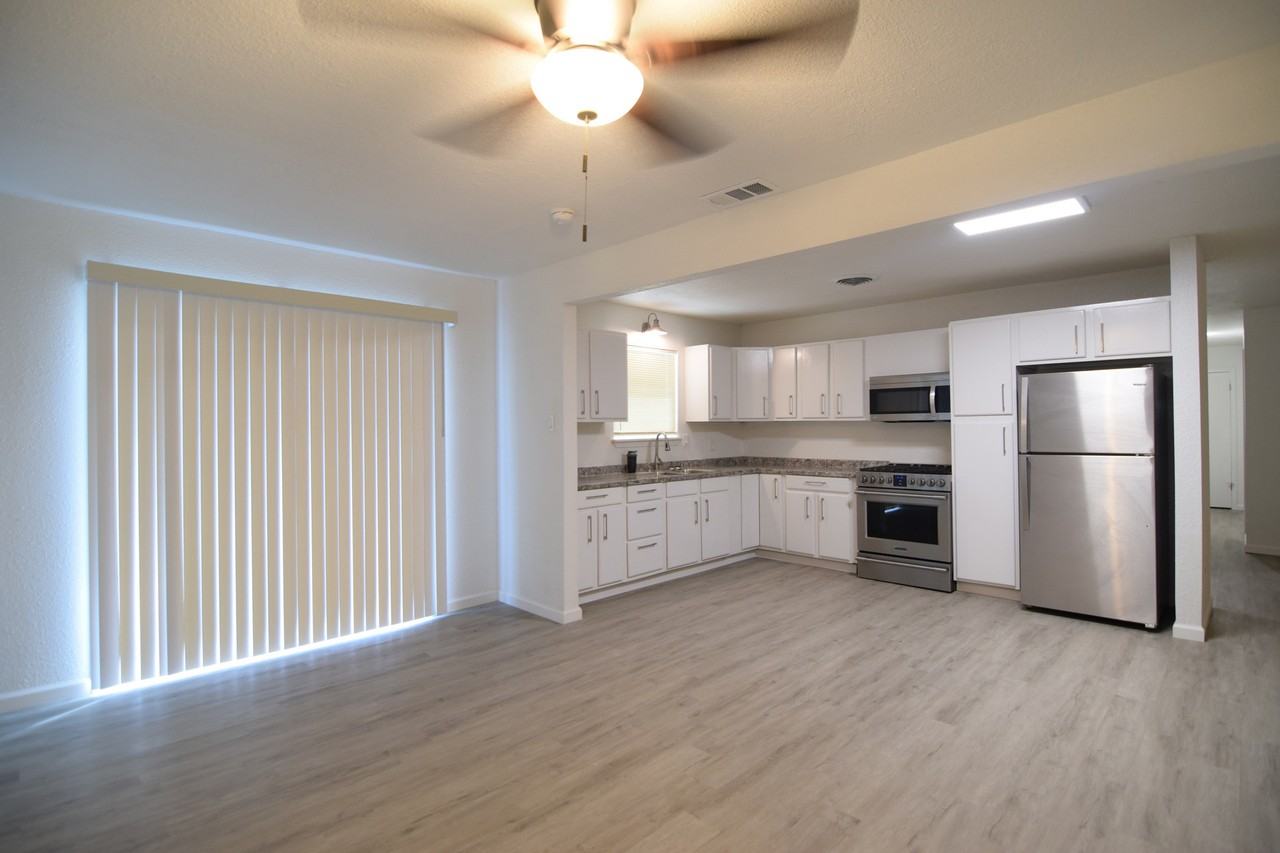 304 Carothers St - Photo 6 of 20