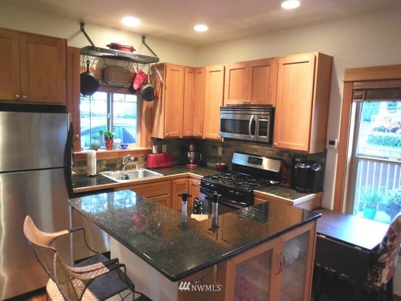 1702 E Columbia St - Photo 7 of 18