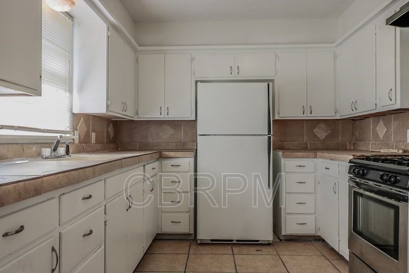 2005 43rd St - Photo 5 of 10