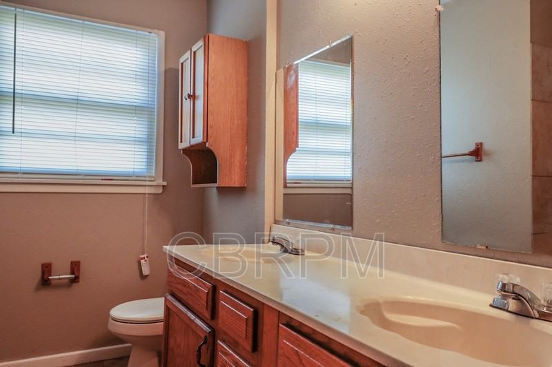 2005 43rd St - Photo 6 of 10