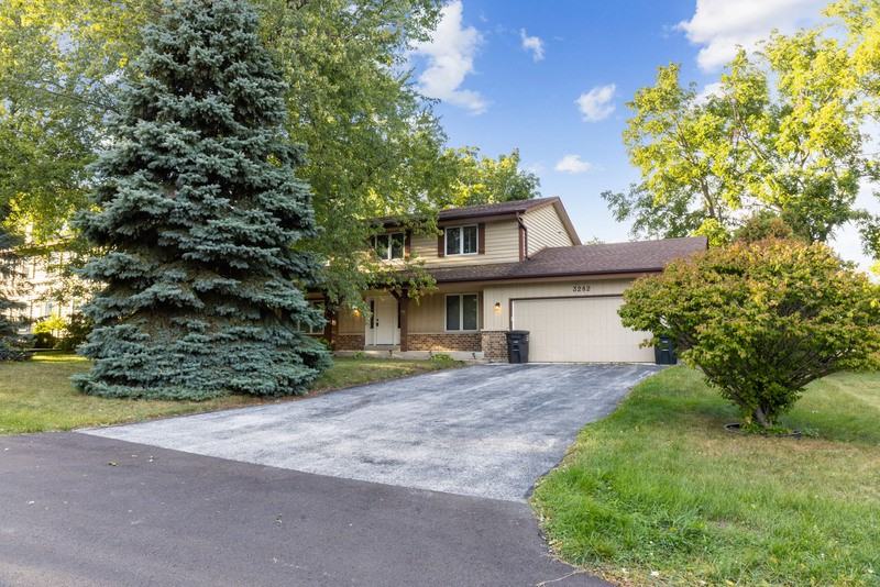 3282 N Elmwood Dr - Photo 2 of 35