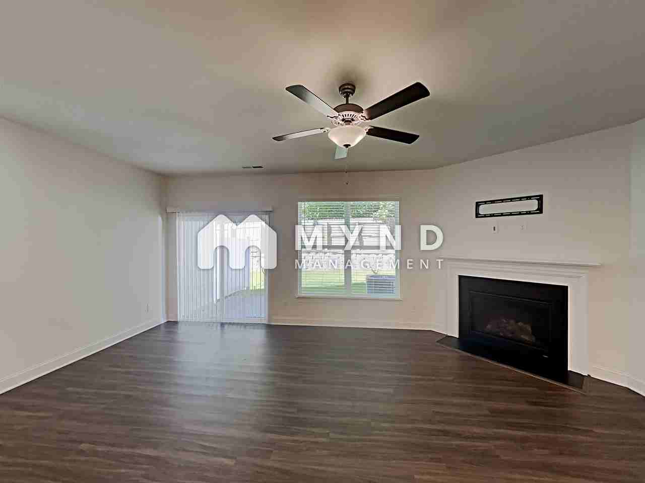 403 Lionel St - Photo 2 of 18