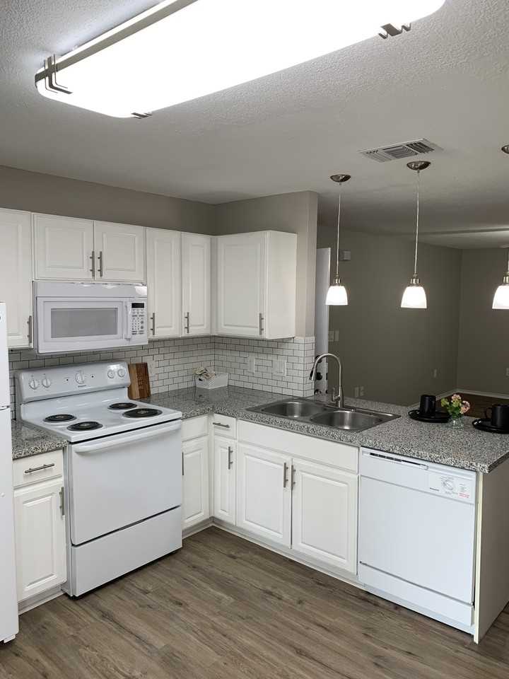 5846 7th St - Photo 4 of 12