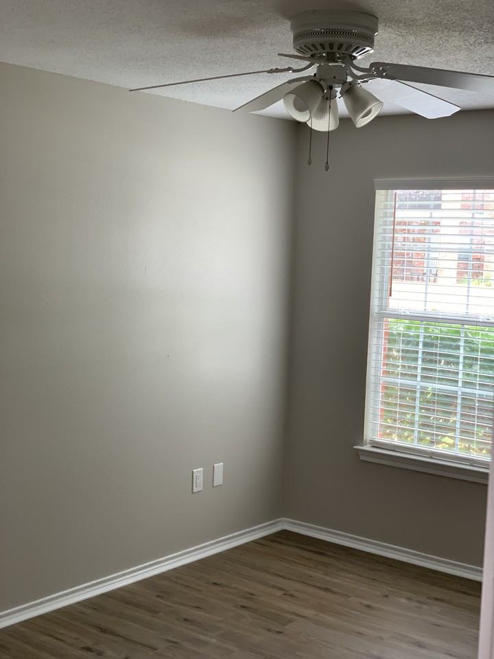 5846 7th St - Photo 6 of 12