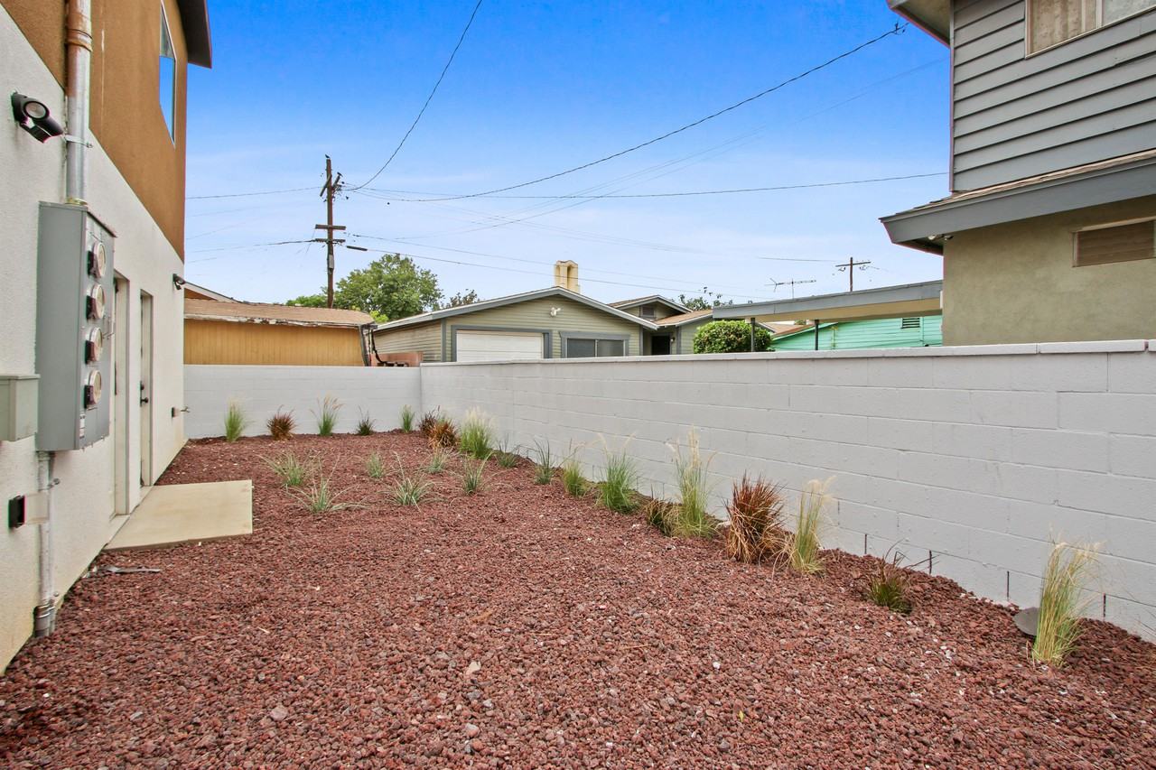 1137-1139 S. Lorena Street (4 UNITS) - 1137 1/2 #1137-1-2 - Photo 2 of 11