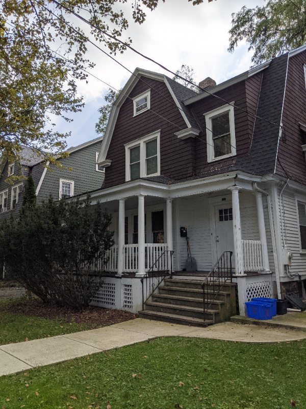 818 Lancaster Ave - Photo 3 of 33