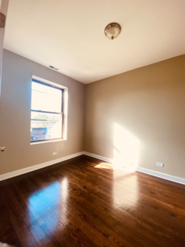 4149 S Prairie Ave #3S - Photo 7 of 8