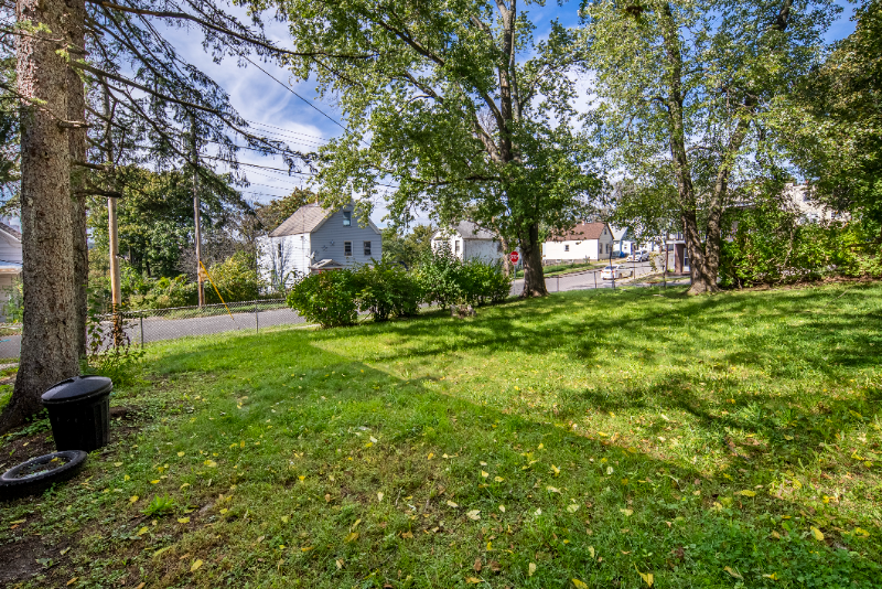 1130 1st St - Photo 3 of 25