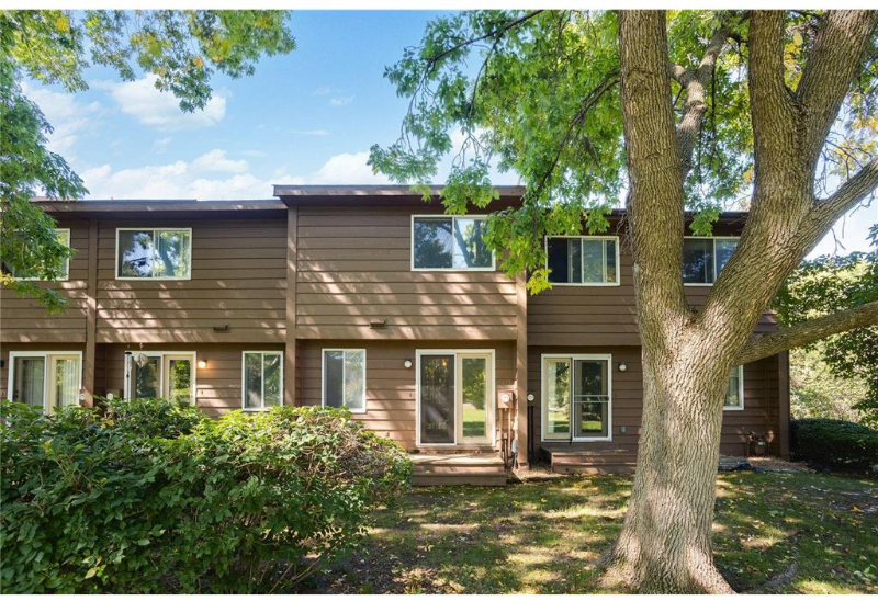 2458 Crestwood Drive