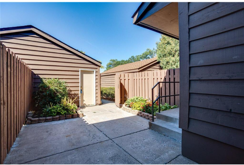 2458 Crestwood Drive - Photo 6 of 32