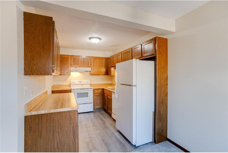 2458 Crestwood Drive - Photo 7 of 32