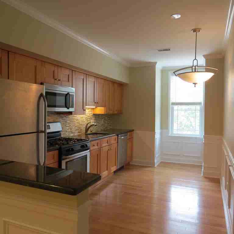 779 S Front St - Photo 3 of 10